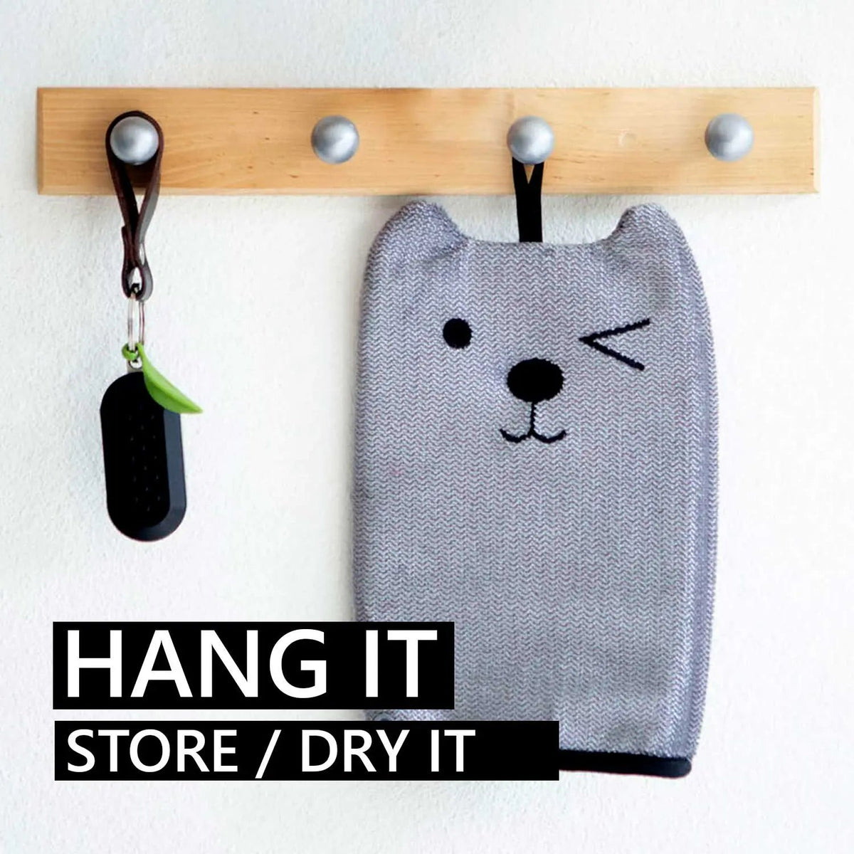 Reusable pet hair remover mitten